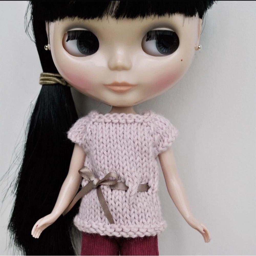 Powder Pink Short-sleeved Sweater for Blythe Same sized doll - By BlytheCouture